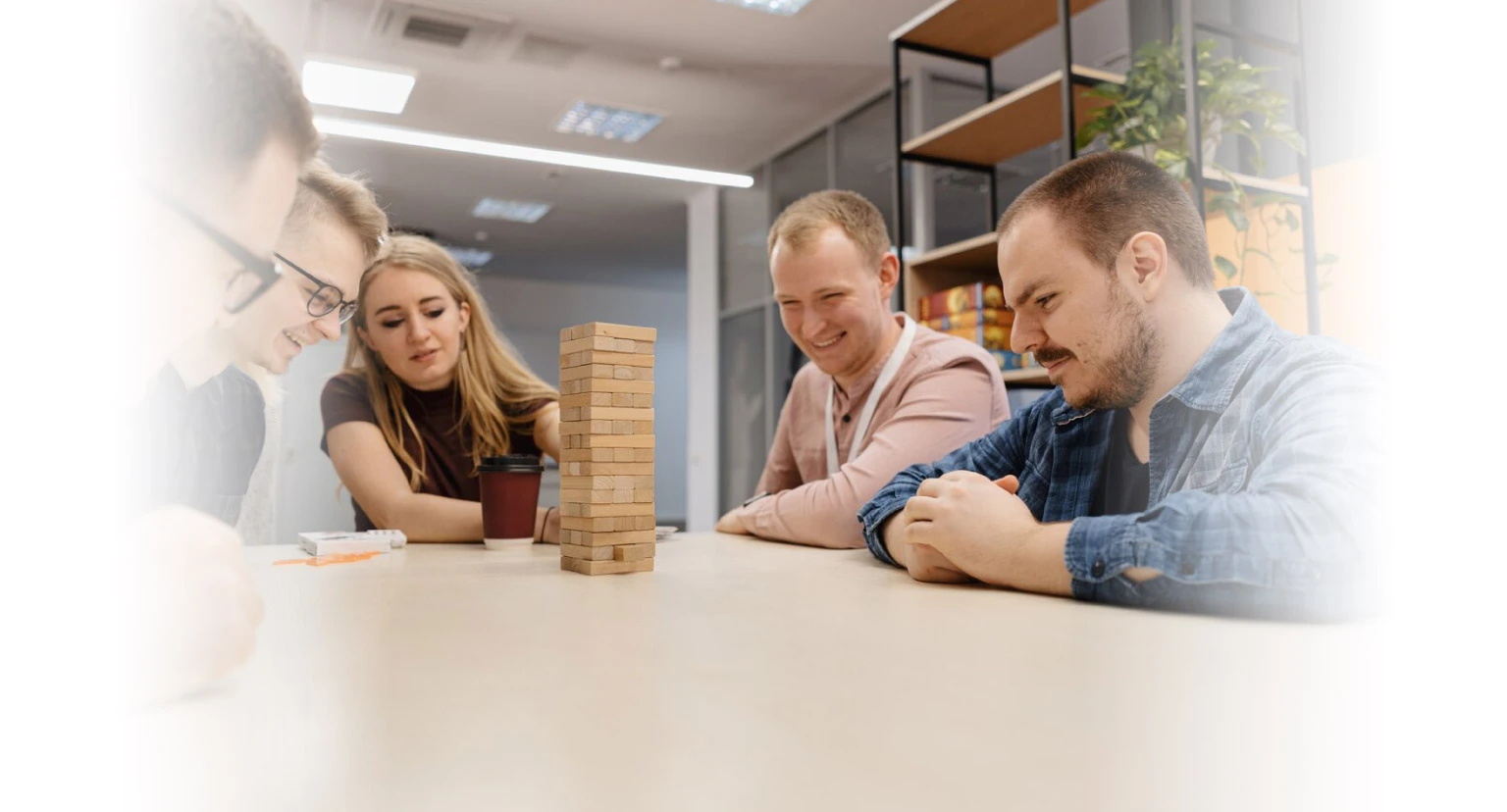 Imagen de equipo de trabajo en referencia a la evaluación de habilidades cognitivas de la prueba Batería de Cognitivas de Psigma Corp