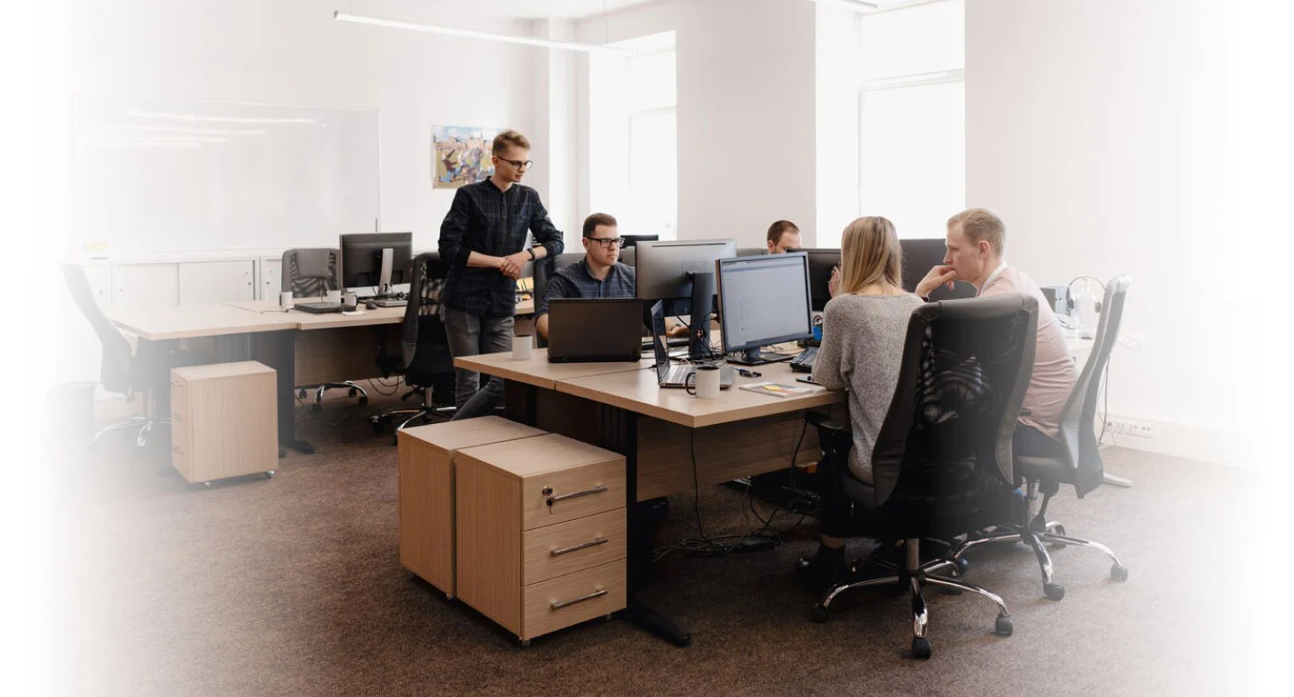 tft-grupo-trabajo-oficina Imagen de grupo de trabajo en relación con la prueba de Test de Fortalezas en el Trabajo de Psigma Corp