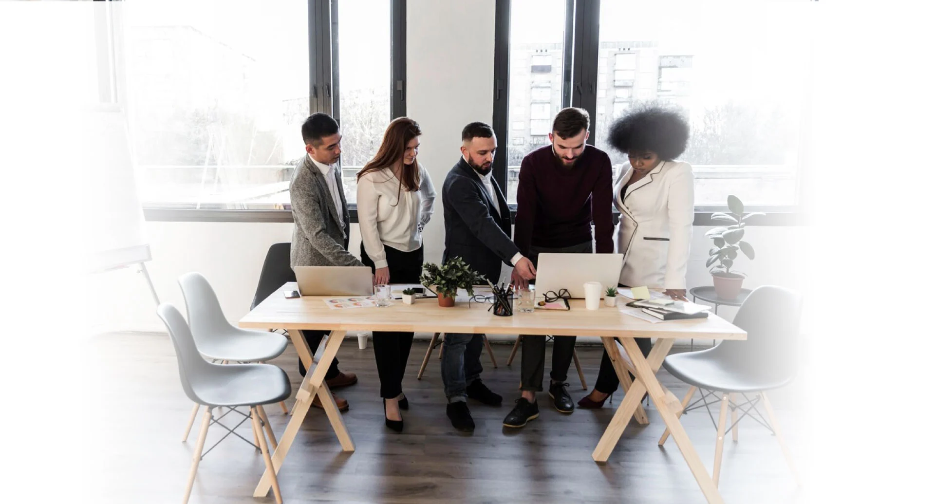 Creando un entorno laboral positivo: La clave para el éxito estratégico